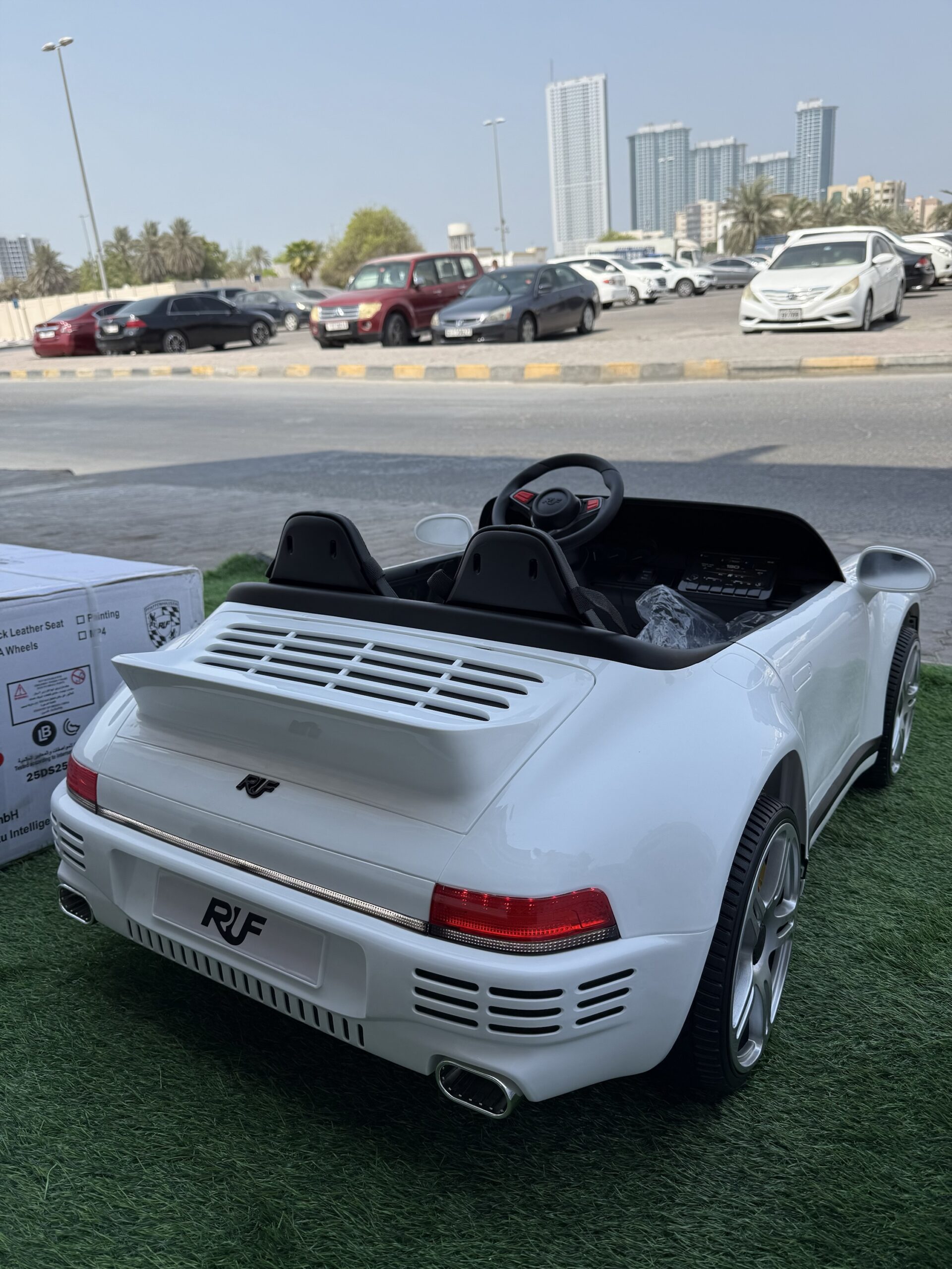 Porsche Classic 911 Ride-On Car - Image 11