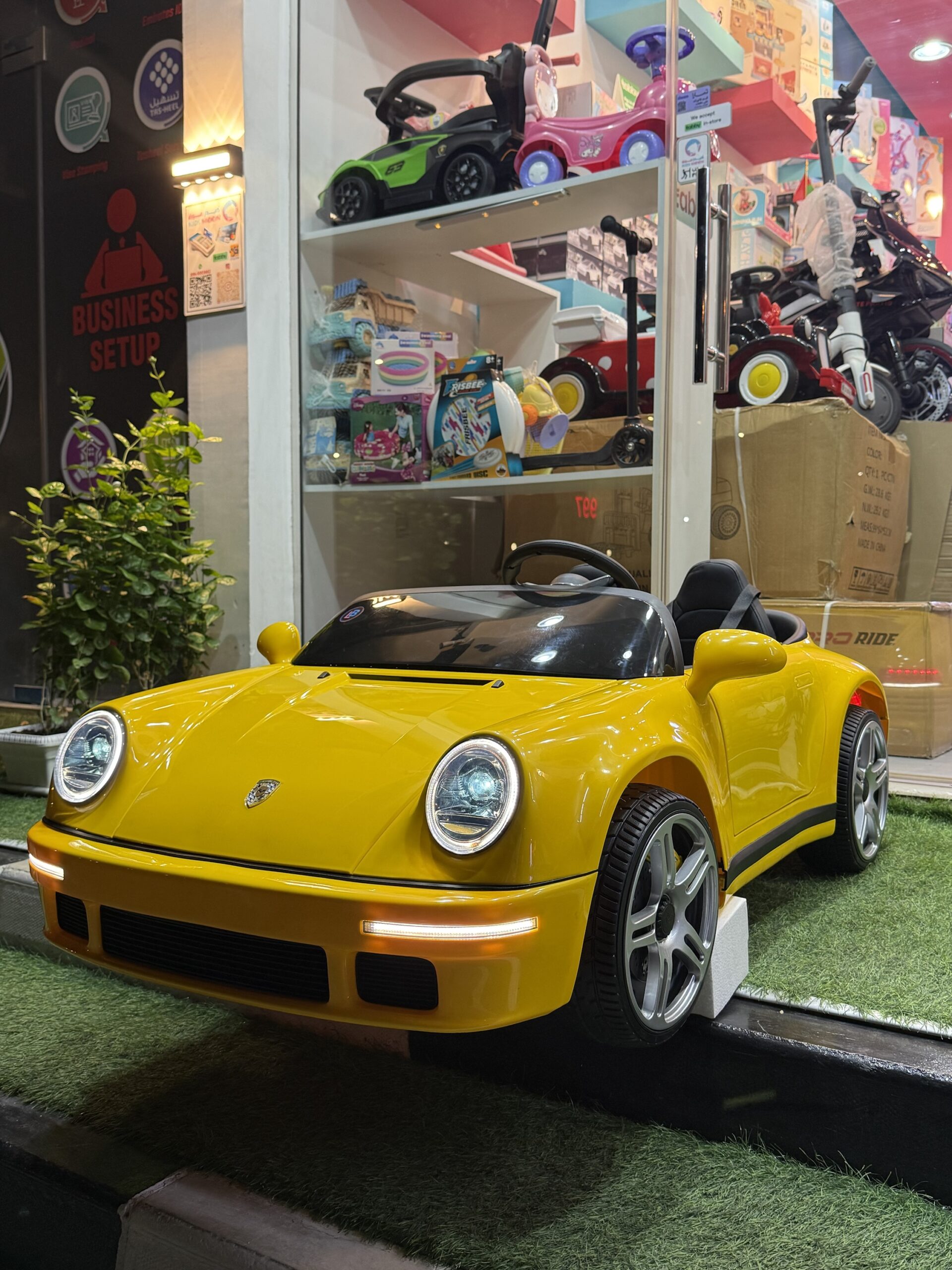 Porsche Classic 911 Ride-On Car - Image 7