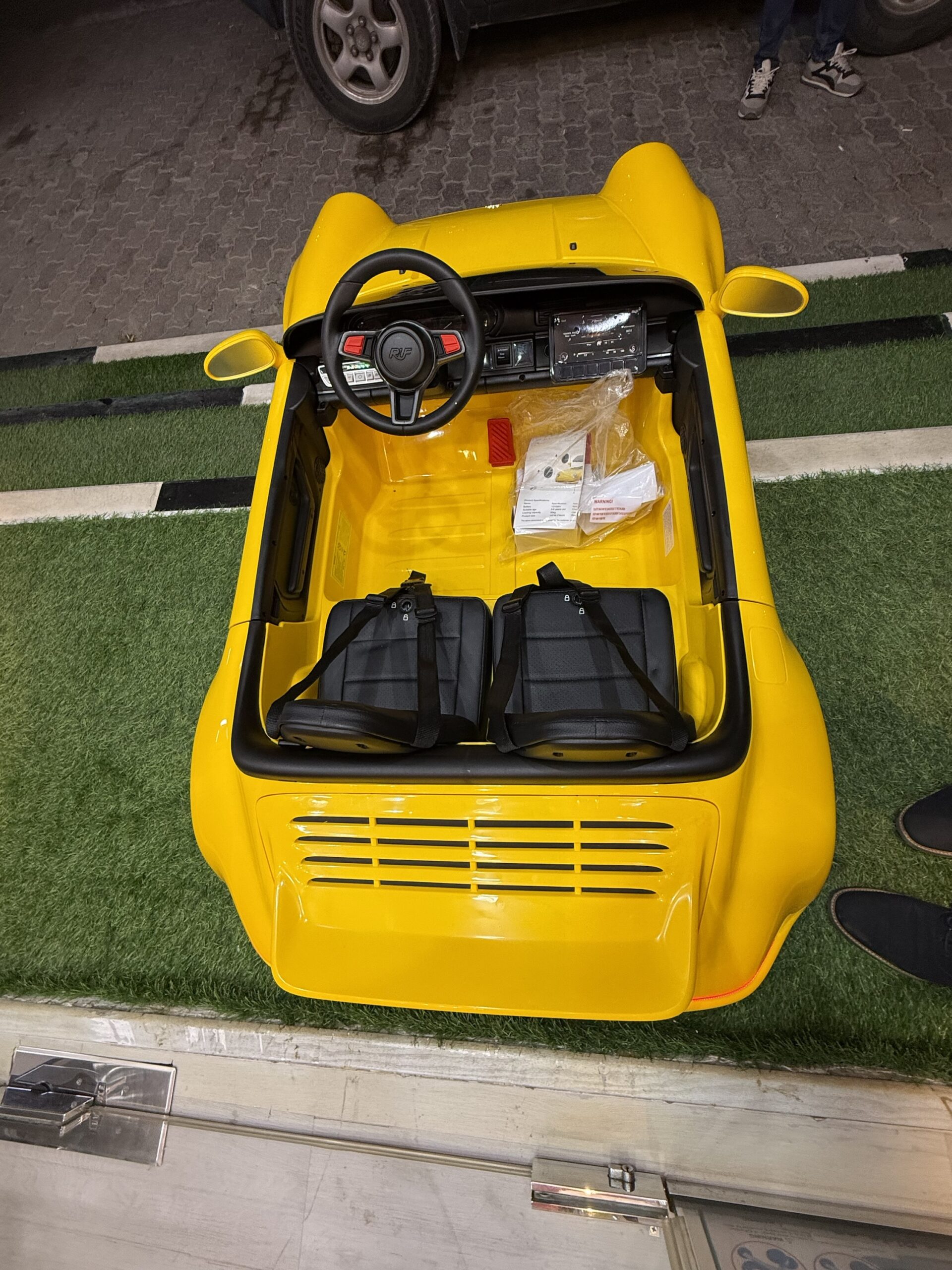 Porsche Classic 911 Ride-On Car - Image 6