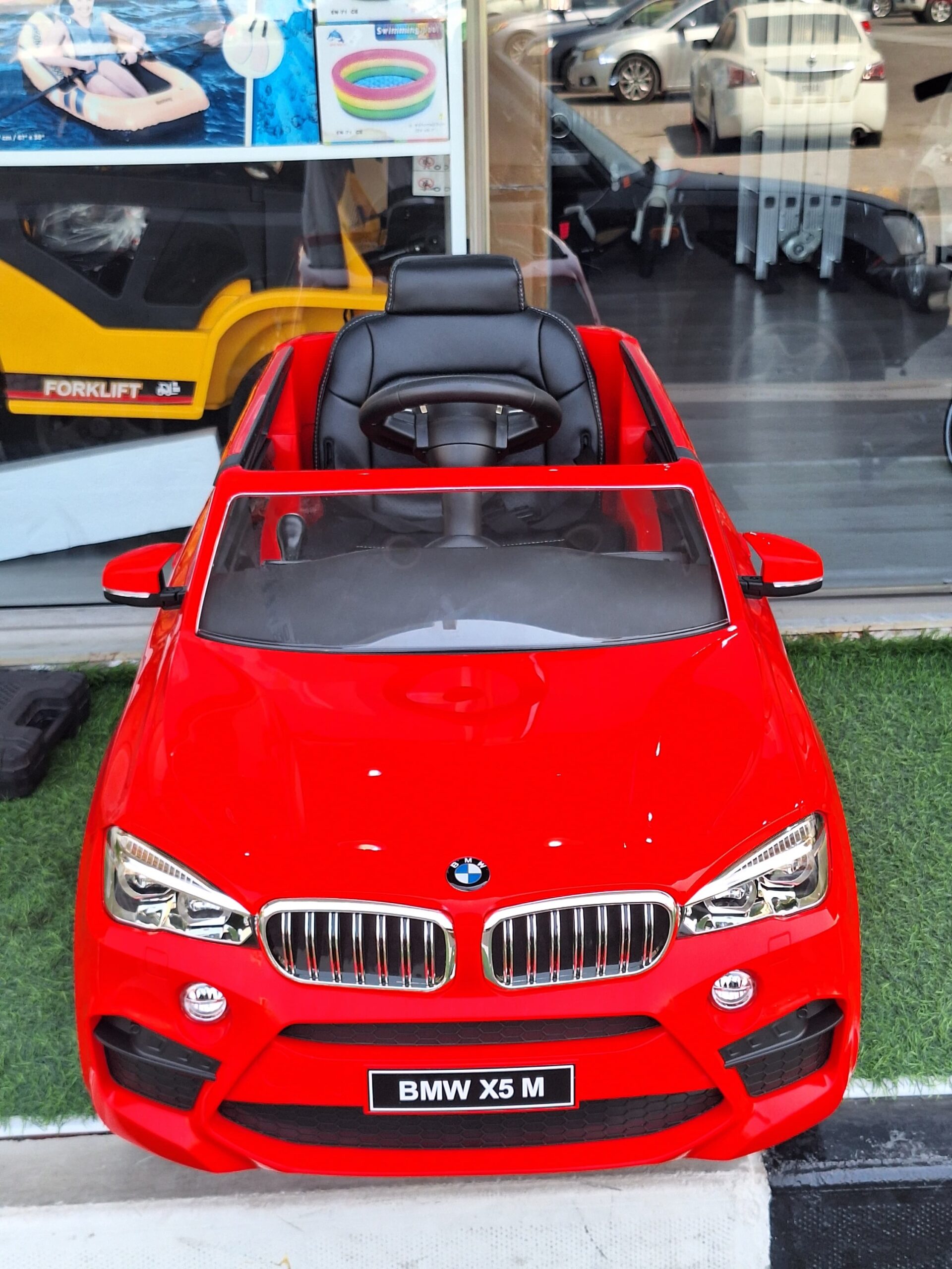 BMW X5 Ride-On Car in Vibrant Red - Image 12