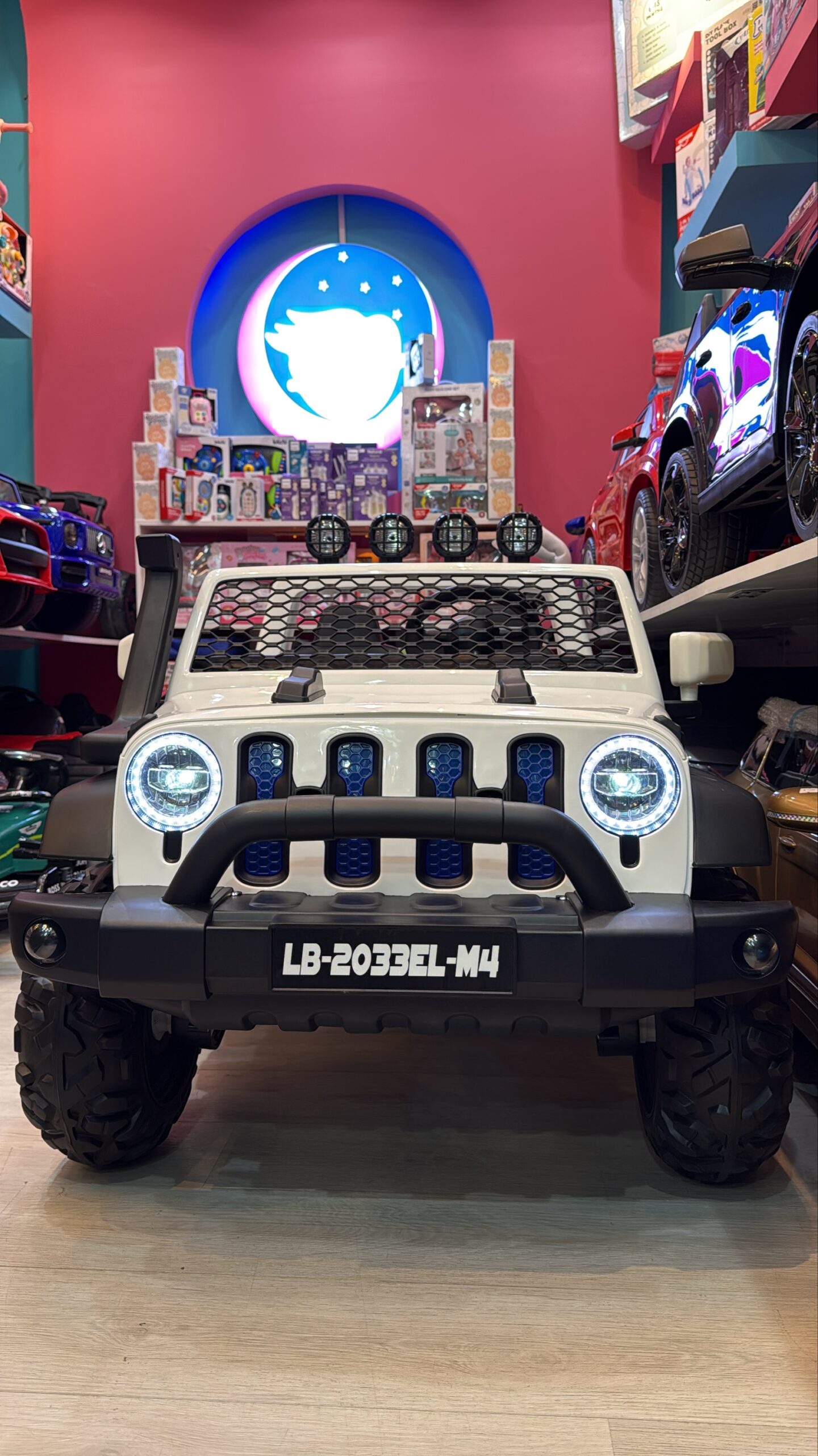 Jeep LB M4 Ride-On Car - Image 4