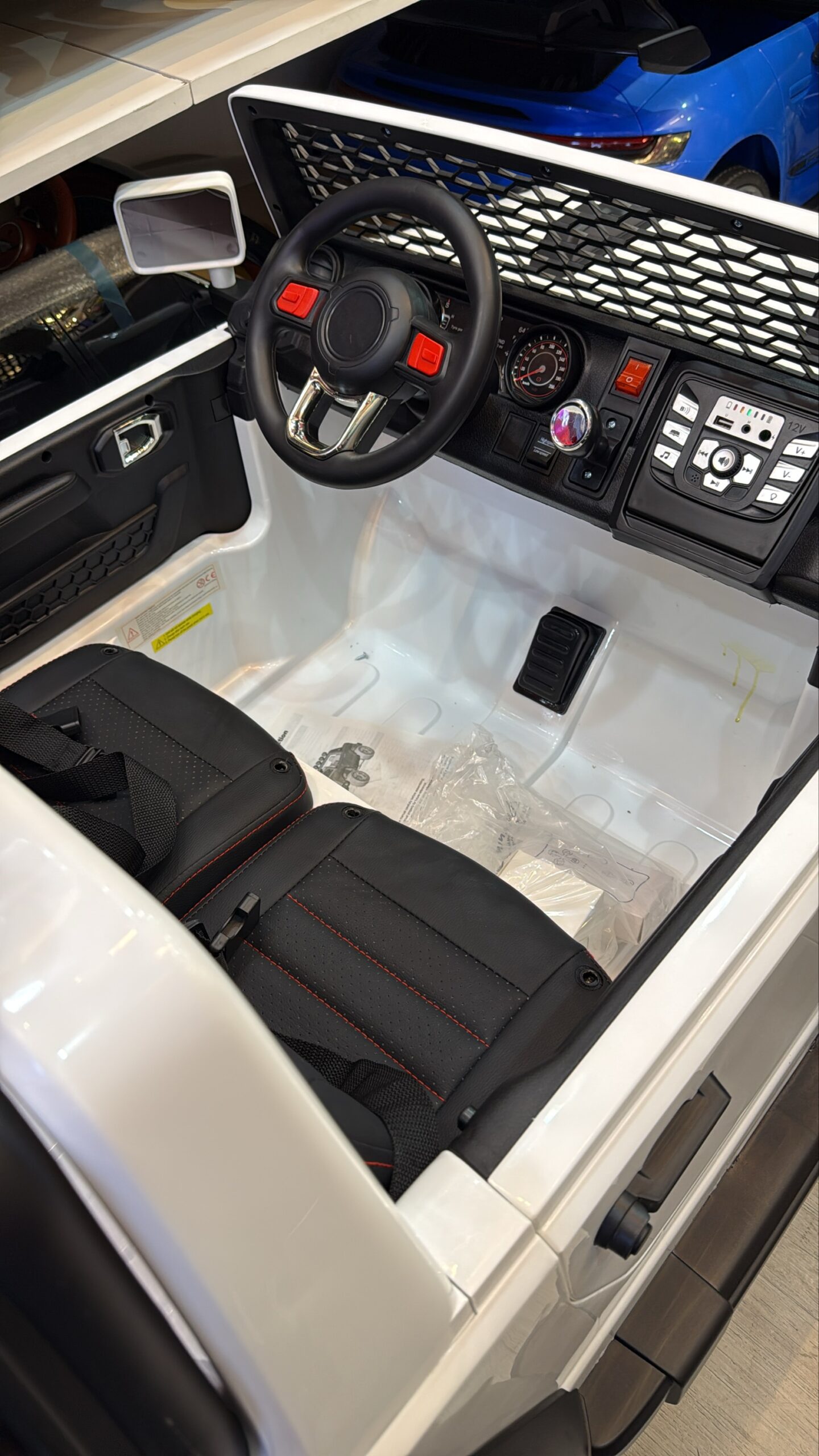 Jeep LB M4 Ride-On Car - Image 5