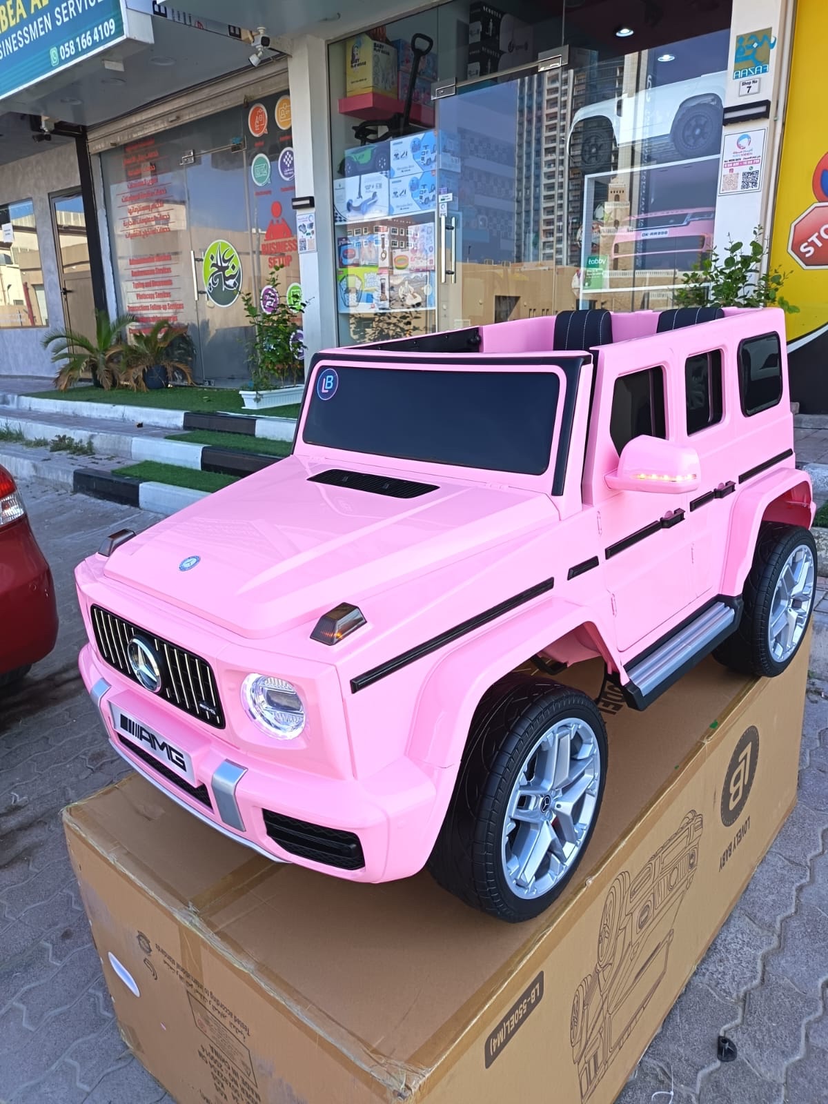 Mercedes-Benz G-Class Pink Ride-On - Image 4