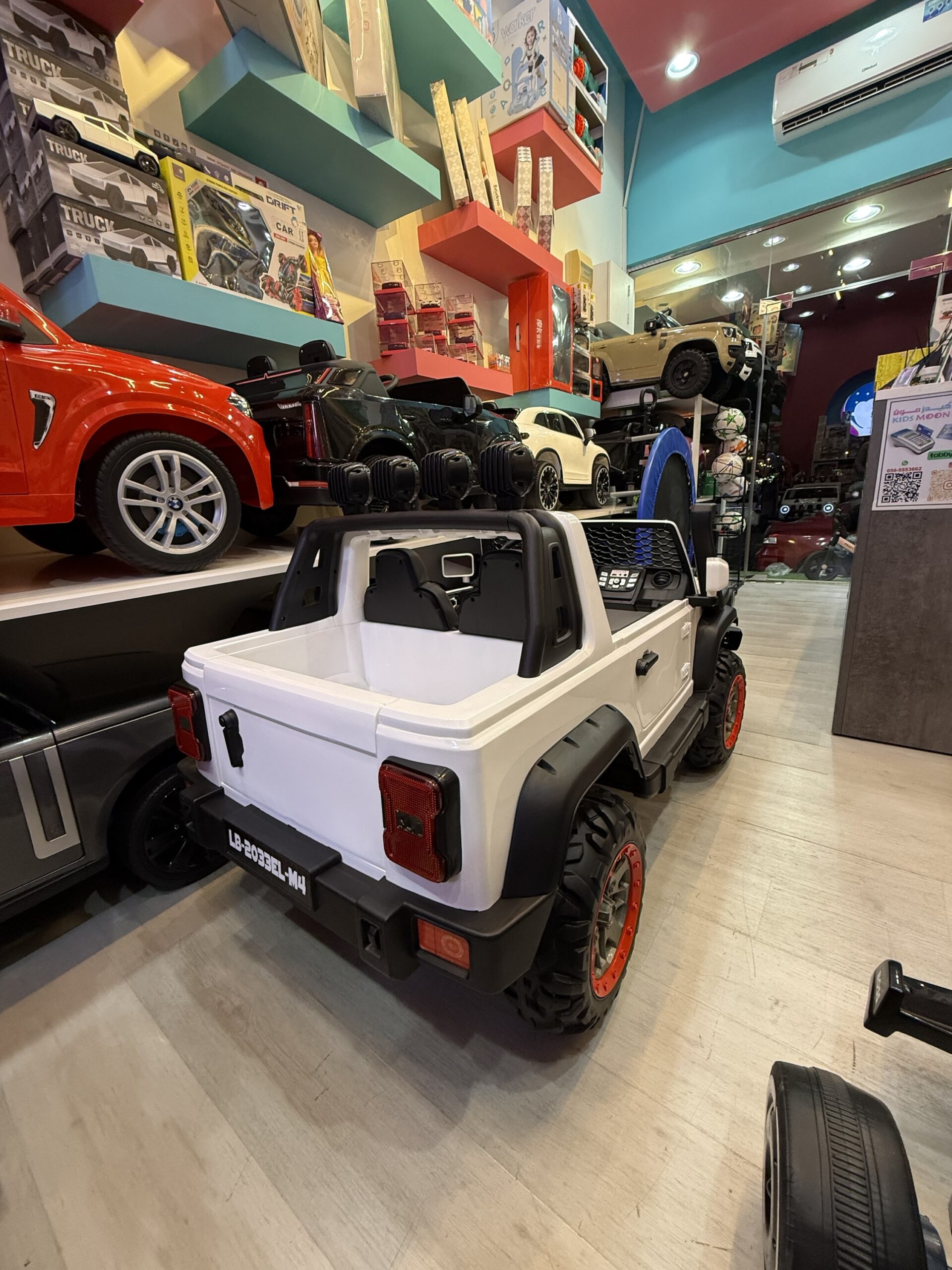 Jeep LB M4 Ride-On Car - Image 8