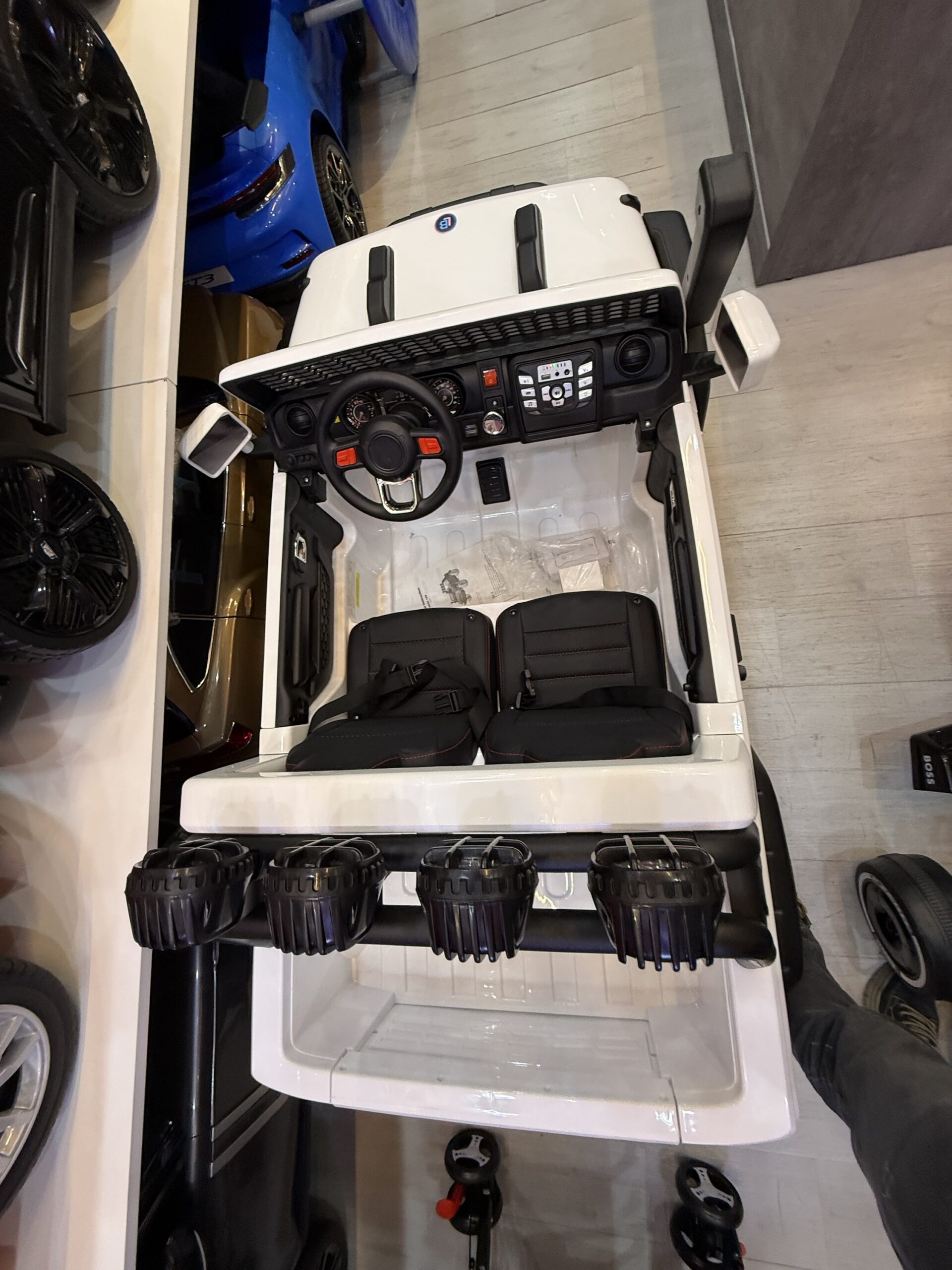 Jeep LB M4 Ride-On Car - Image 6