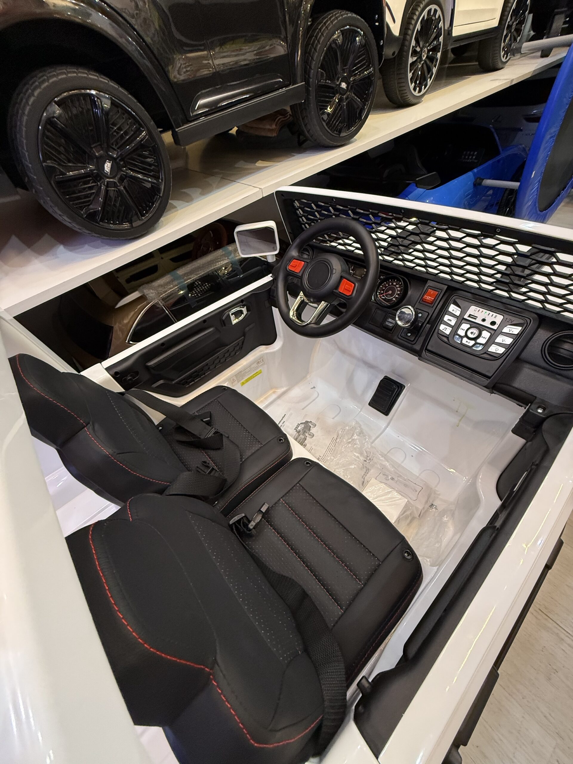 Jeep LB M4 Ride-On Car - Image 7
