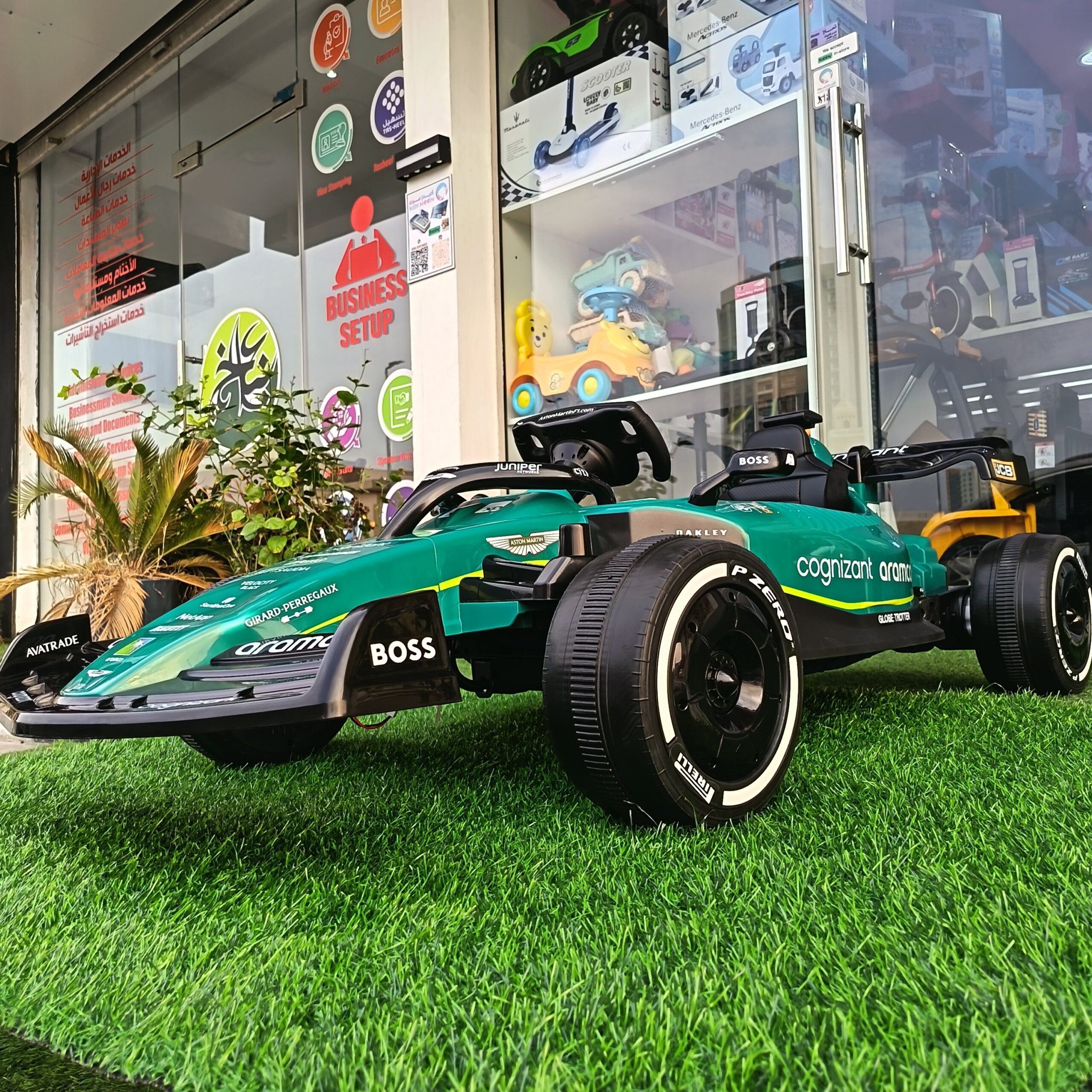 Aston Martin Cognizant Aramco Formula One Ride-On Car - Image 5