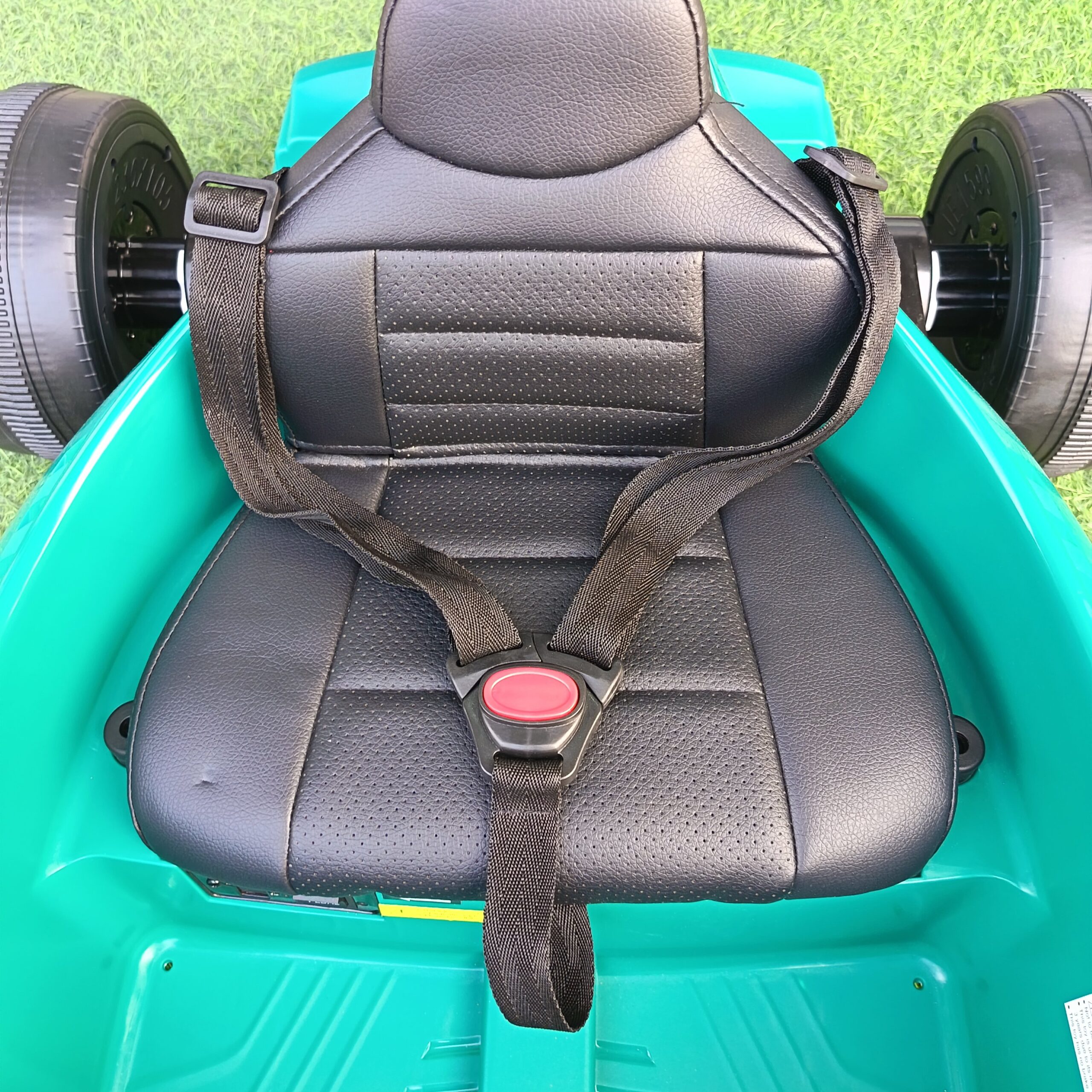 Aston Martin Cognizant Aramco Formula One Ride-On Car - Image 10