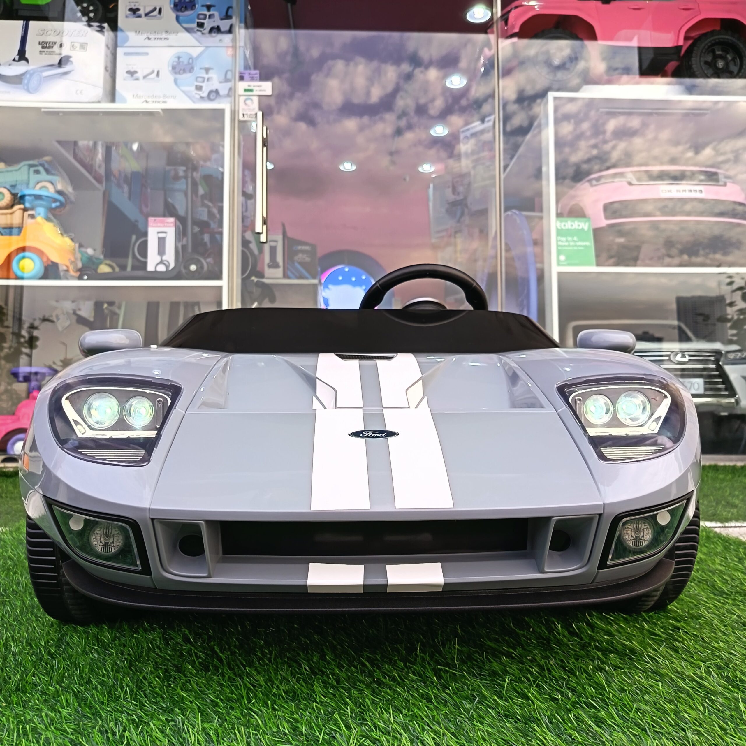 Ford GT Ride-On Car in Grey with Racing Stripes - Image 5