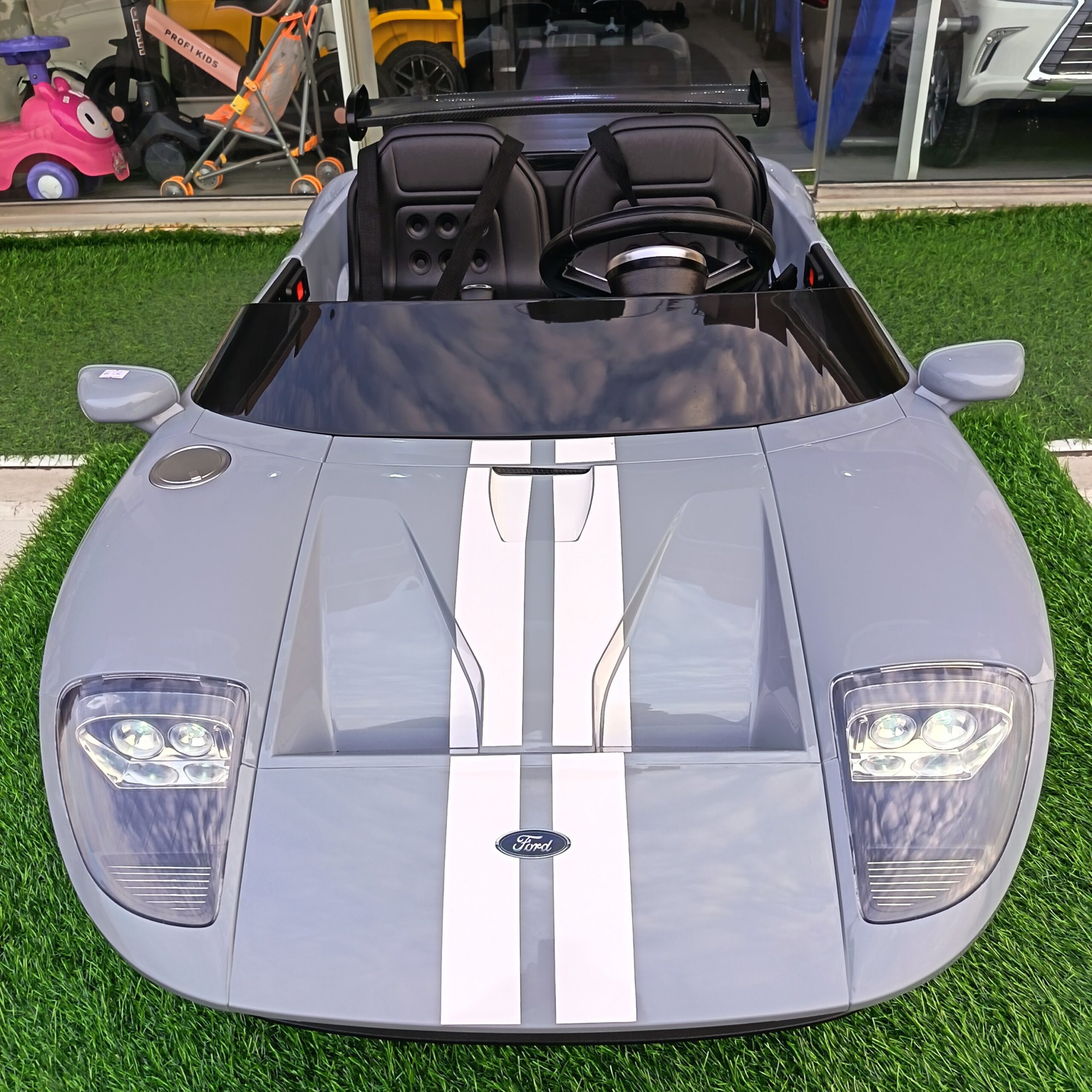 Ford GT Ride-On Car in Grey with Racing Stripes - Image 7