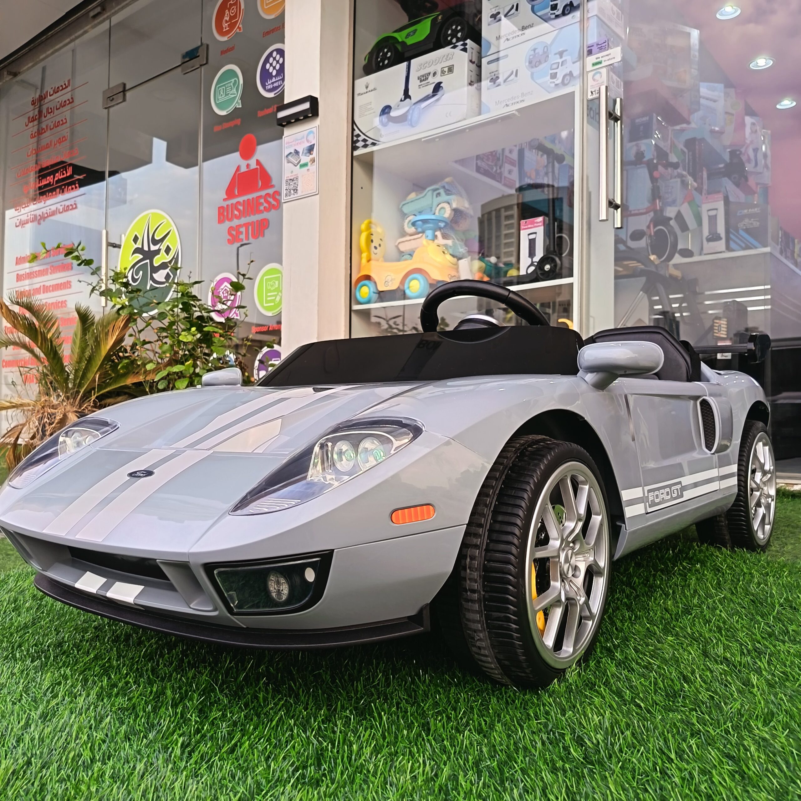Ford GT Ride-On Car in Grey with Racing Stripes - Image 4