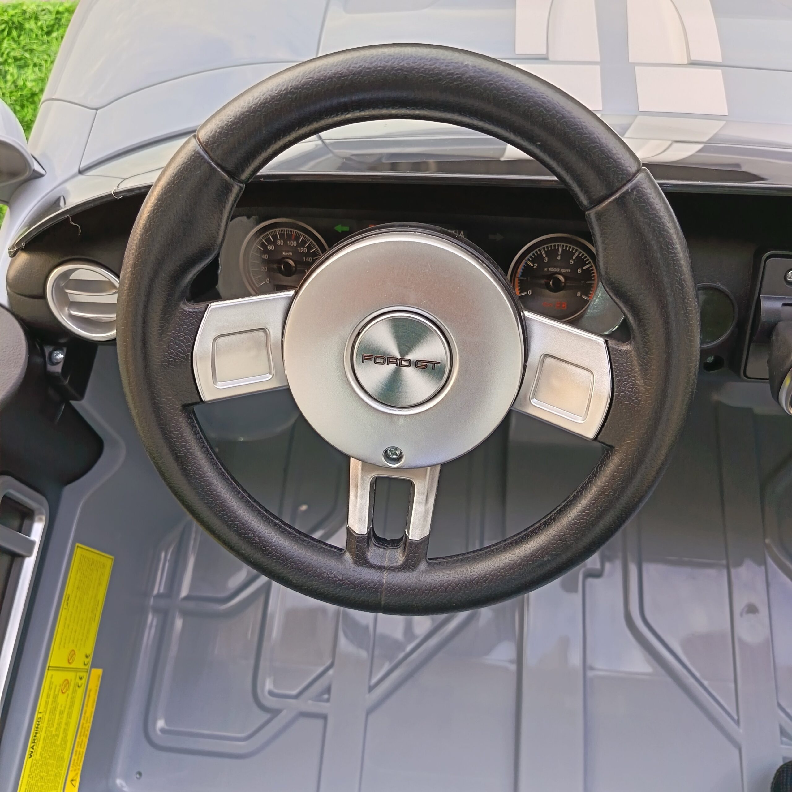 Ford GT Ride-On Car in Grey with Racing Stripes - Image 8