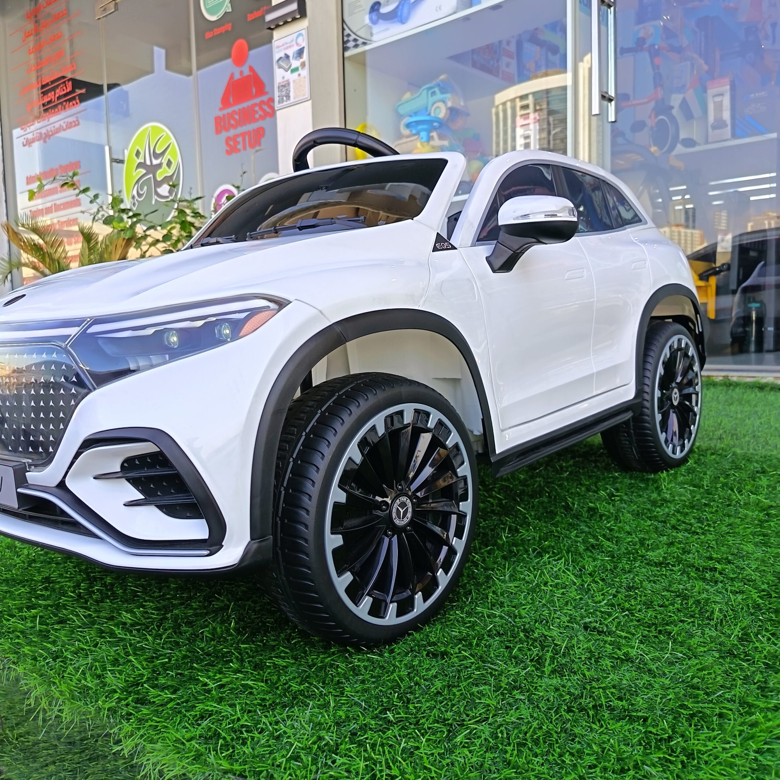 Mercedes-Benz EQS SUV Ride-On Car - Image 5