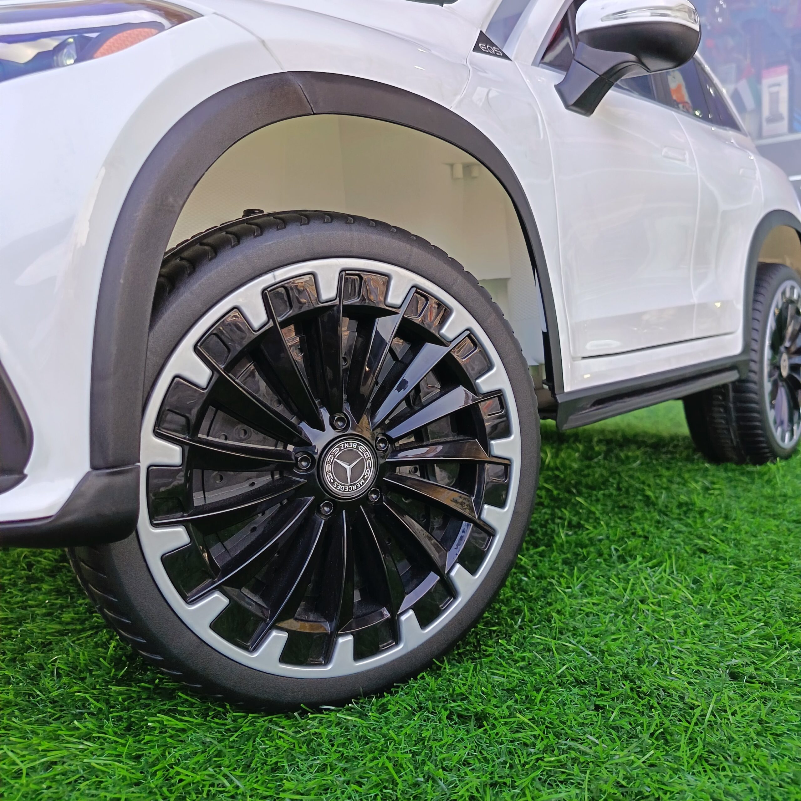 Mercedes-Benz EQS SUV Ride-On Car - Image 9
