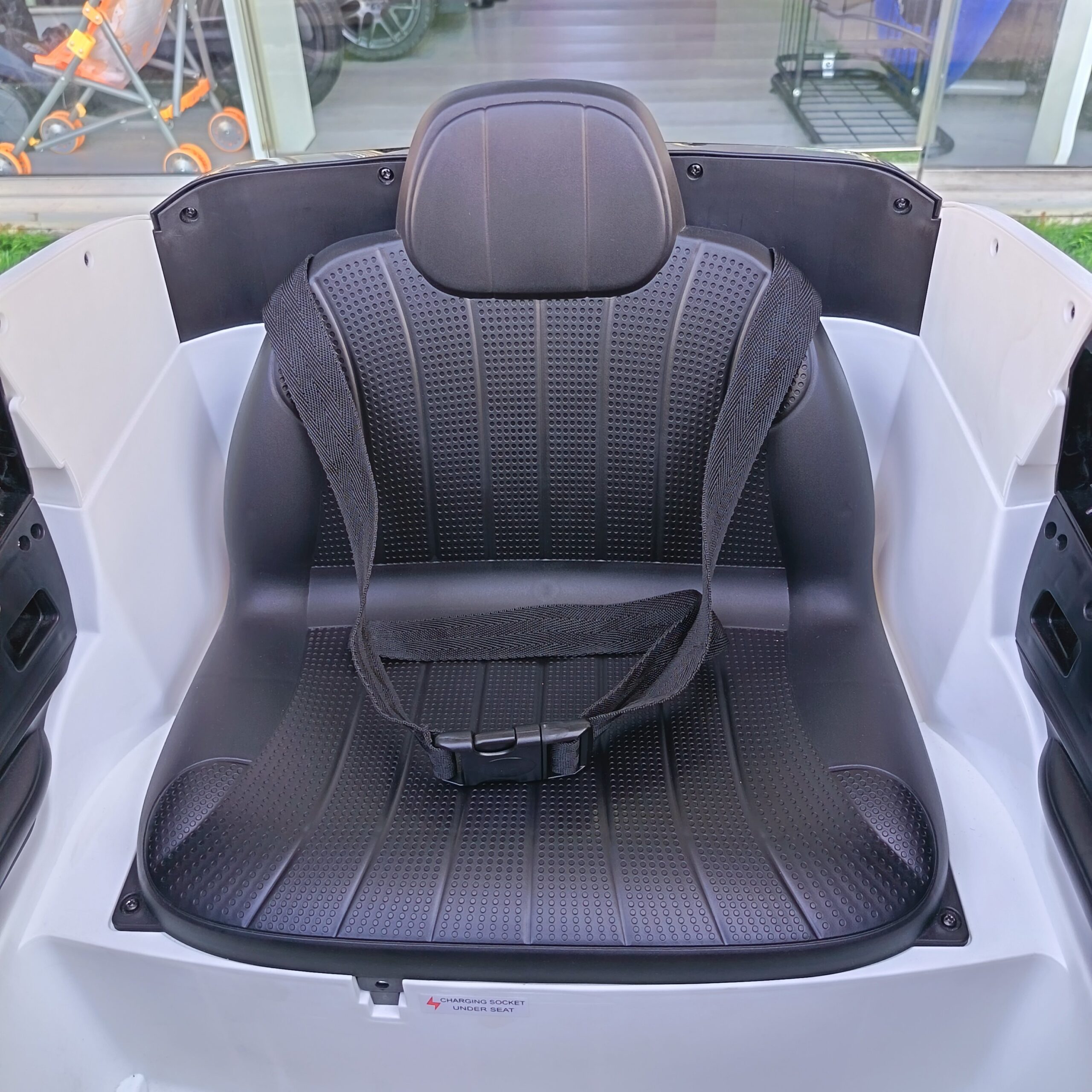 Mercedes-Benz EQS SUV Ride-On Car - Image 8