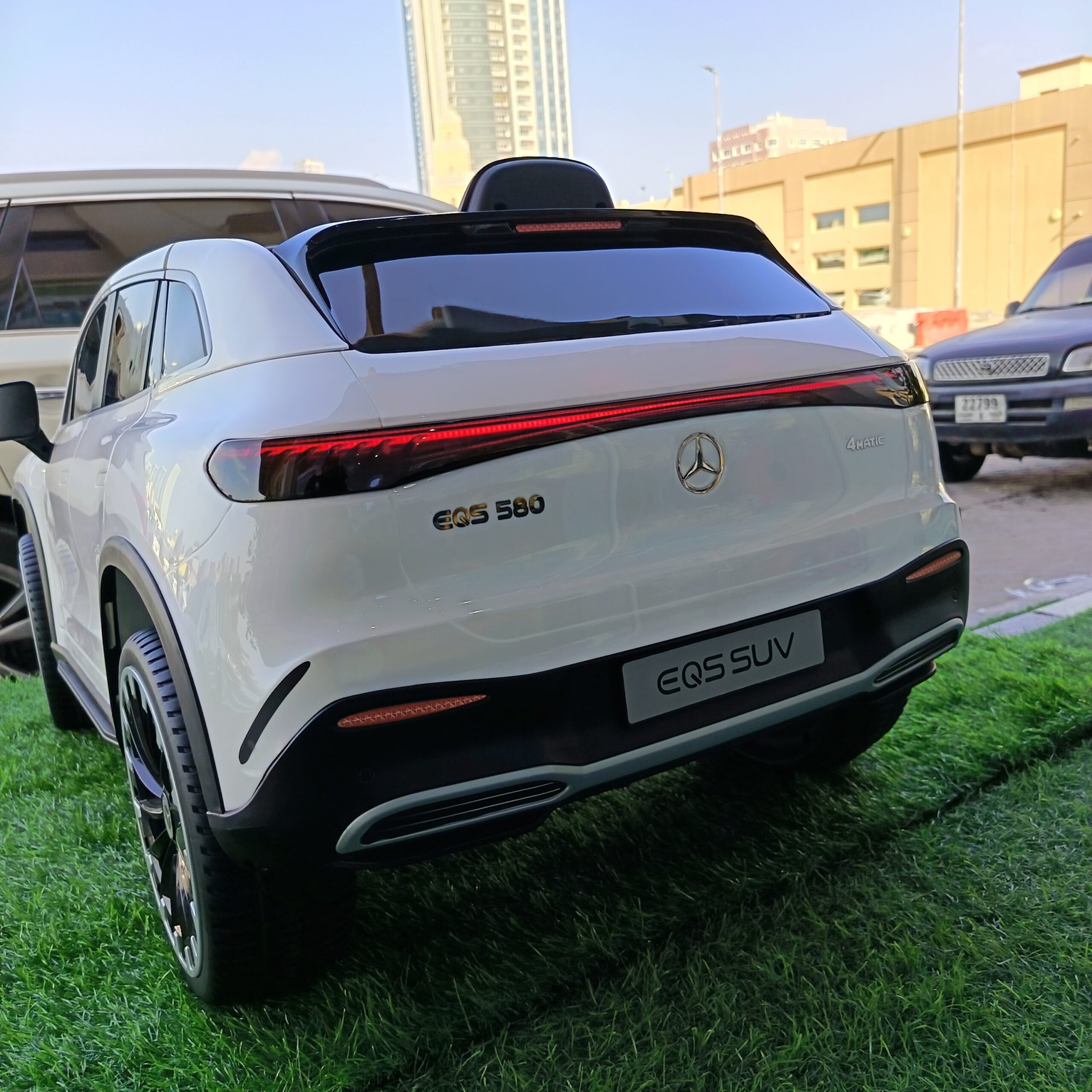 Mercedes-Benz EQS SUV Ride-On Car - Image 6