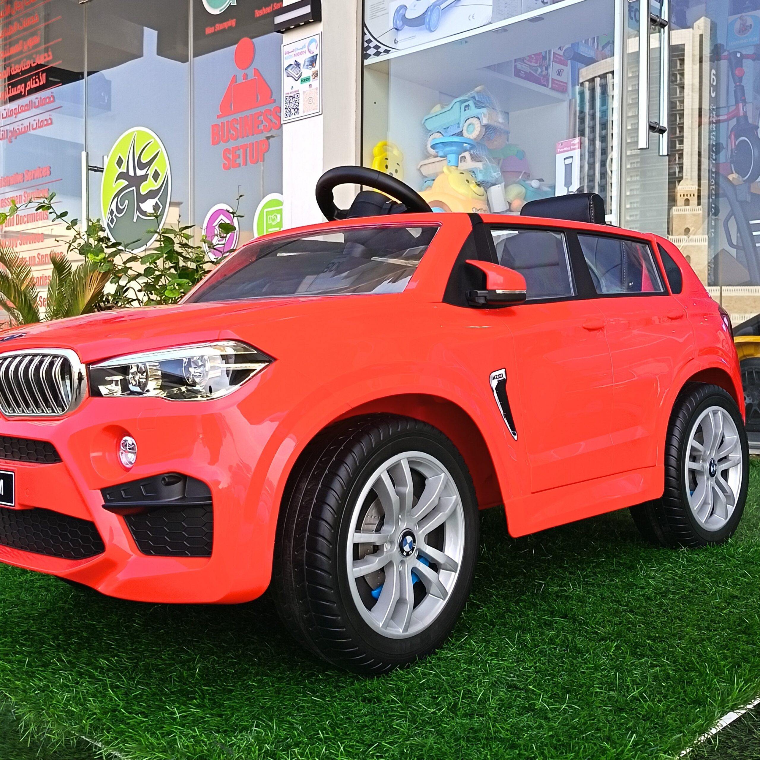 BMW X5M Ride-On Car in Red - Image 5