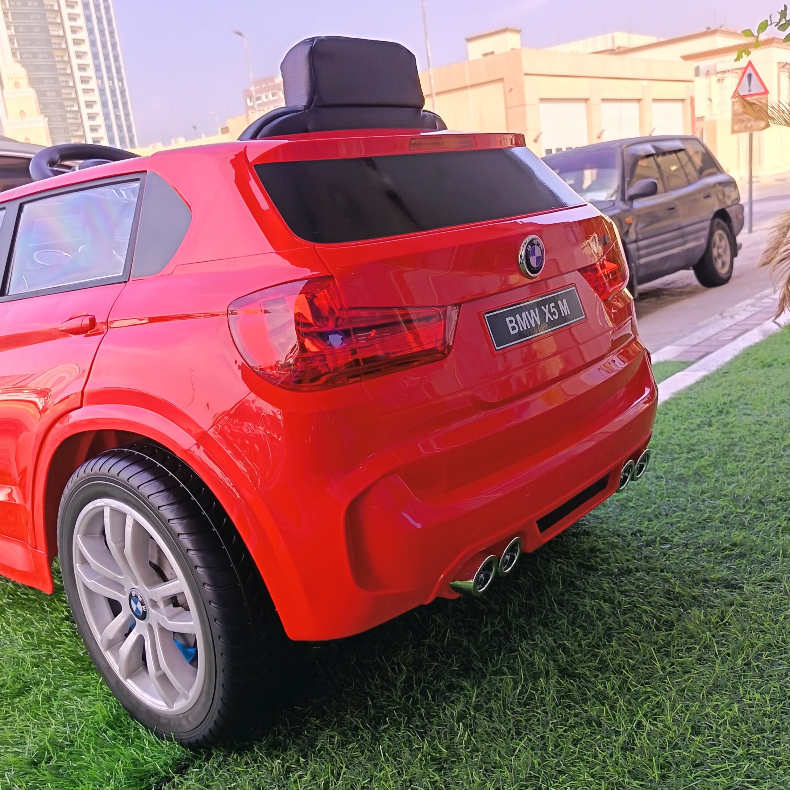 BMW X5M Ride-On Car in Red - Image 4
