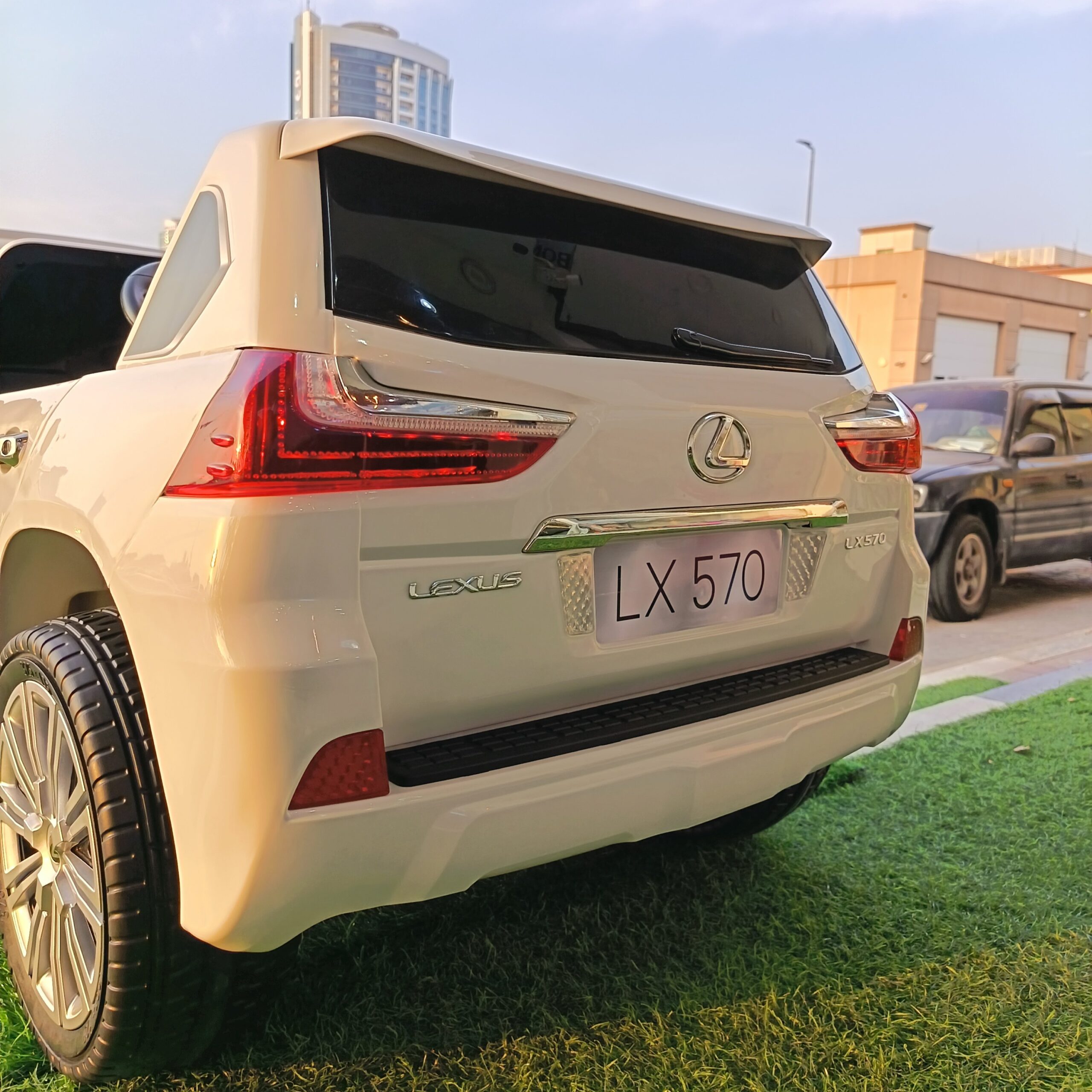 Lexus LX 570 Ride-On Car - Image 6