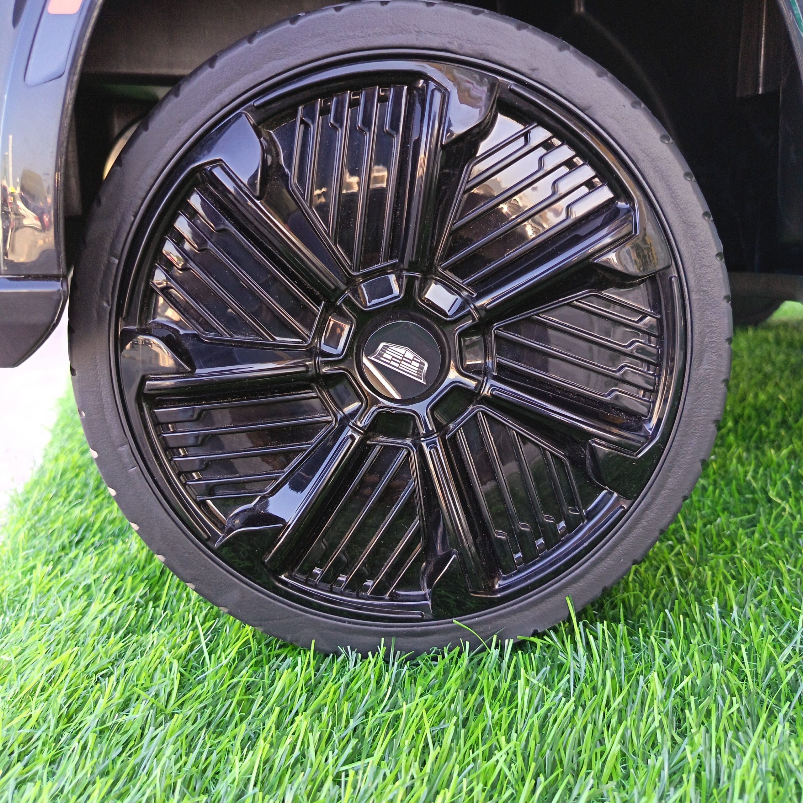 Cadillac Escalade IQ Ride-On Car in Black - Image 9